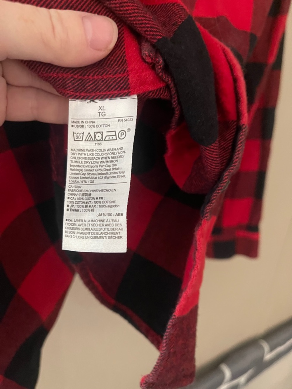 Gap xl button down top standard fit black red plaid pocket front - Picture 3 of 3
